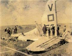 撃墜されたB29爆撃機(富澤庸祐氏撮影、下総町立歴史民俗資料館蔵)