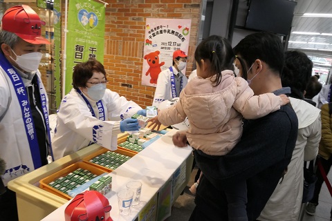 配布の様子