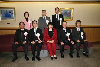 平成18年度男女共同参画推進事業所表彰受賞事業所記念写真