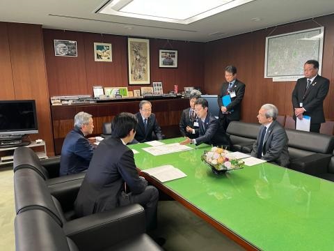 要望活動時の大臣面談状況写真