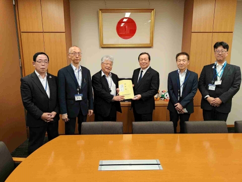 浜田靖一衆議院議員へ要望
