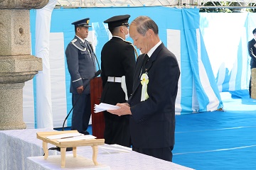 千葉県警察協力殉難者慰霊祭にて追悼の言葉を述べる佐野議長