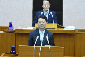 6月定例県議会開会時の知事あいさつの様子