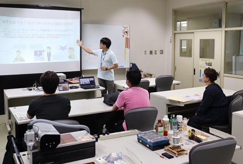 IoTシステム科見学の様子