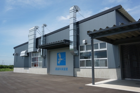 新実習棟外観　東南側