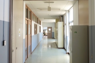旧実習棟　通路