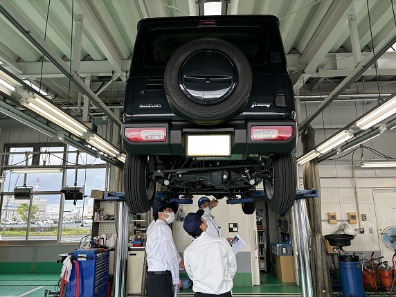 自動車の下回り見学