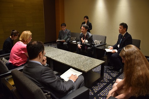知事とジグムント大使との会談の様子