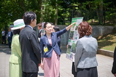 秋篠宮皇嗣同妃両殿下が松戸市の緑化関係団体里やまQの活動概要を御聴取