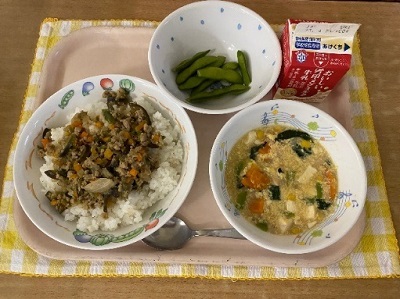 令和5年6月発芽玄米、枝豆、なすを使用した献立の画像