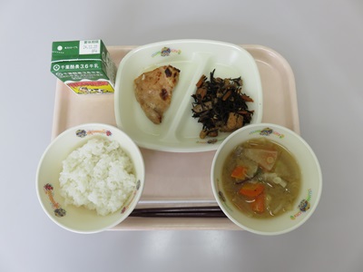 収穫した野菜を使った給食