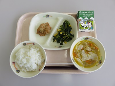 有機米と有機野菜を使用した給食