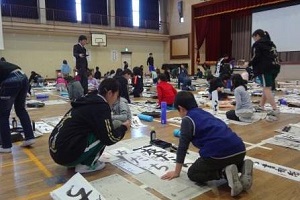 市川南_書初め指導の画像