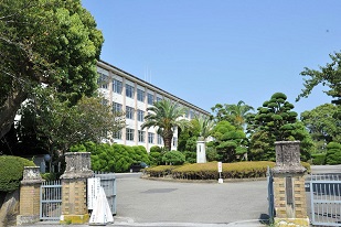 県立安房高等学校校舎