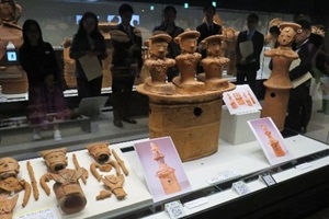 群馬県立歴史博物館に展示されている埴輪等の写真