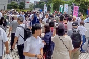 多くの来場者の写真