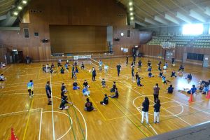 グループ別に練習をしている写真