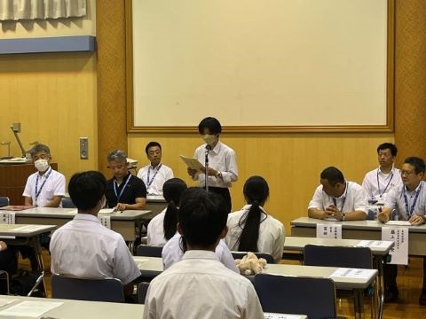 全体会での発表の様子
