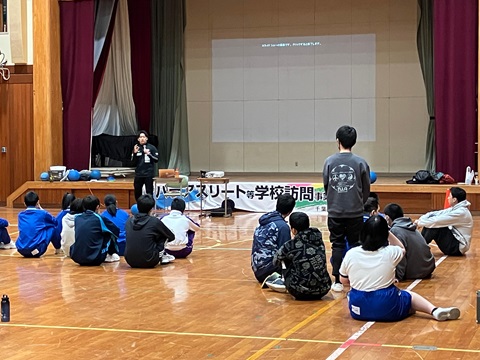 講演する永野選手