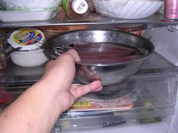 冷蔵庫に入れる