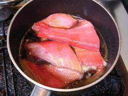 魚を身を下にして入る