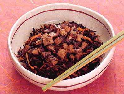 かつおと血合いとひじきの煮物の画像